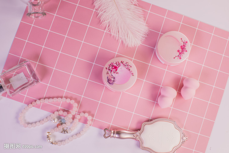 粉色系少女心化妆品系列饰品 点亮梦幻妆容的精致点缀