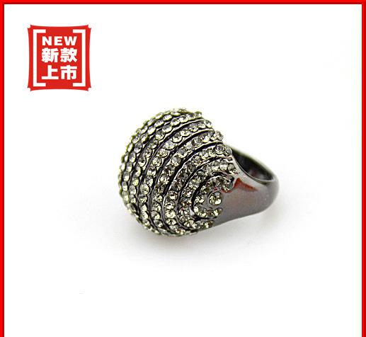 当文字被删减殆尽，我们如何为一件饰品重新命名？