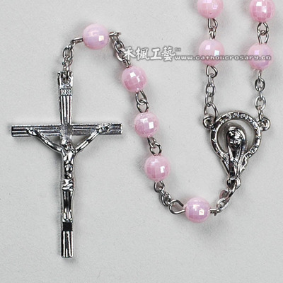 走进天台县禾枫工艺制品厂 专注供应天主教基督教项链与十字架塑料饰品