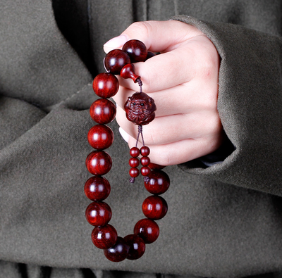 小叶紫檀佛珠佩戴的讲究 颗数背后的文化意蕴与饰品选择