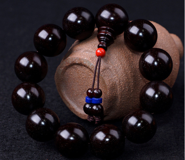 小叶紫檀，盘出时光的包浆与心境